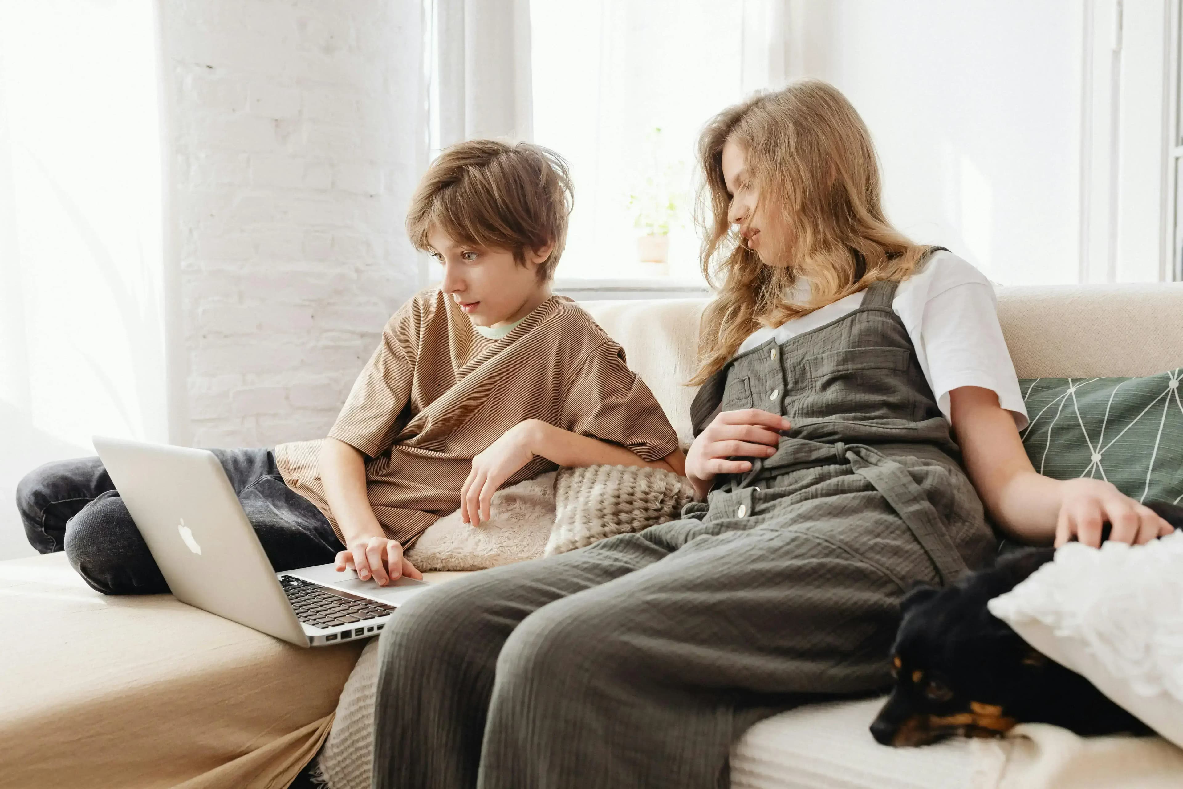 Programowanie bez komputera – jak dzieci uczą się kodowania offline?